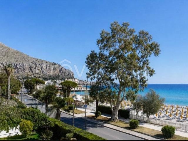 Villa Indipendente in vendita a Mondello, Palermo