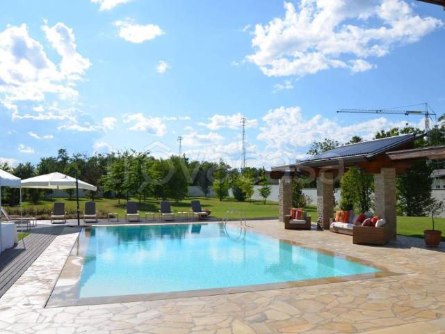 Villa Indipendente in vendita a Parabiago, Lombardia