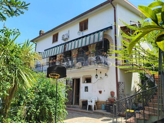Villa Indipendente in vendita a Fara Sabina, Lazio