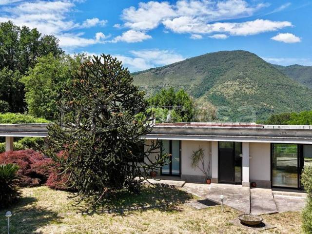 Villa Indipendente in vendita a Patrica, Lazio