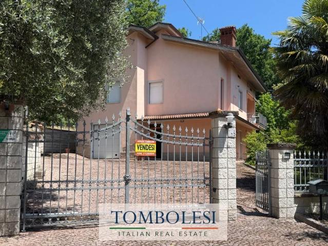 Villa Indipendente in vendita a Quartiere Mercatale, Marche
