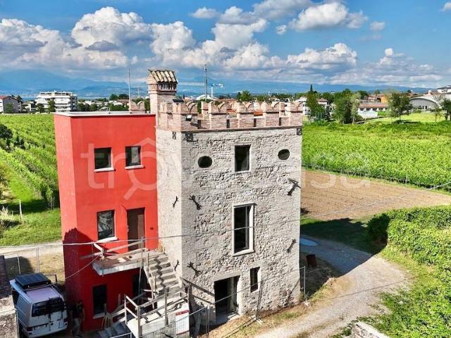Villa Indipendente in vendita a Peschiera Del Garda, Veneto