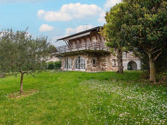 Villa Indipendente in vendita a Boschetti, Peschiera Del Garda
