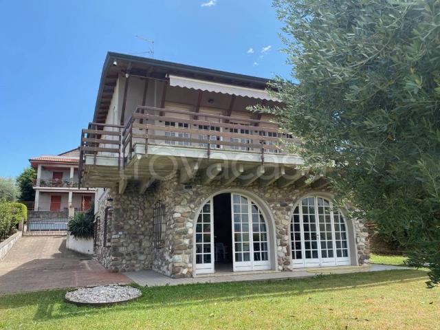 Villa Indipendente in vendita a Boschetti, Peschiera Del Garda