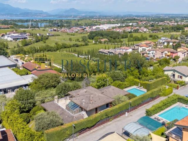 Villa Indipendente in vendita a Boschetti, Peschiera Del Garda