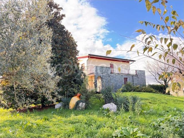 Villa Indipendente in vendita a Pessano Con Bornago, Lombardia
