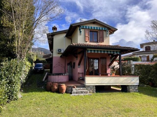 Villa Indipendente in vendita a Tonfano, Toscana