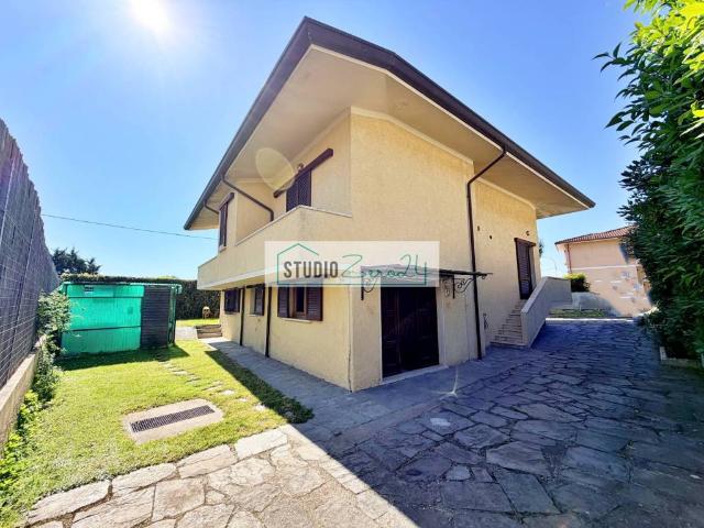 Villa Indipendente in vendita a Tonfano, Toscana