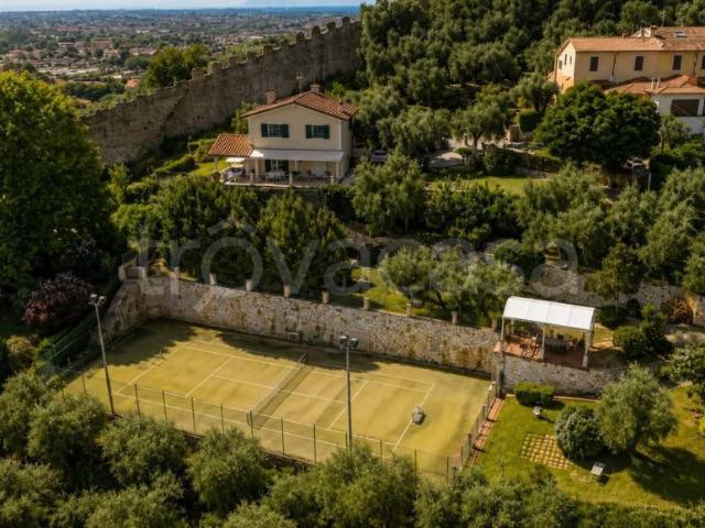 Villa Indipendente in vendita a Tonfano, Toscana