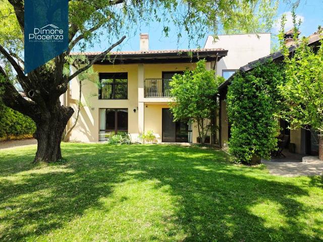 Villa Indipendente in vendita a Podenzano, Reggio Emilia