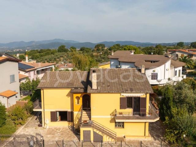 Villa Indipendente in vendita a Poggio Moiano, Rieti