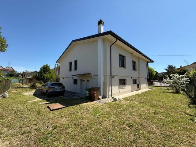 Villa Indipendente in vendita a Poggio Rusco, Mantova