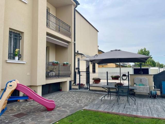 Villa Indipendente in vendita a Pompiano, Lombardia