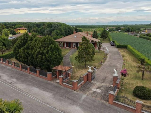 Villa Indipendente in vendita a Zellina / Ziline, San Giorgio di Nogaro / San Zorç di Noiâr