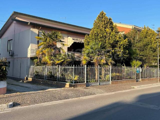 Villa Indipendente in vendita a Porto Viro, Veneto