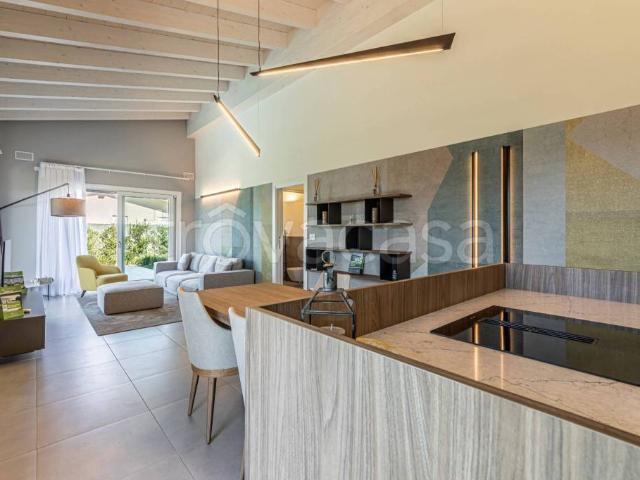 Villa Indipendente in vendita a Ponte del Cantone, Pozzolengo