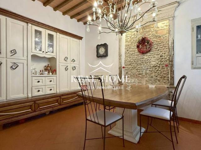 Villa Indipendente in vendita a Prato, Toscana