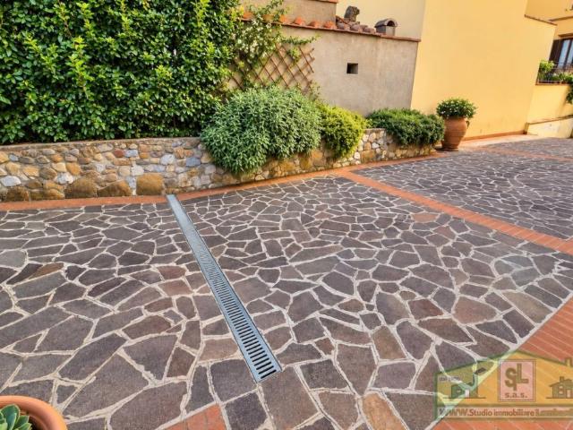 Villa Indipendente in vendita a Galcetello e Villa Fiorita, Prato