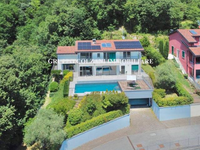 Villa Indipendente in vendita a Pusiano, Como