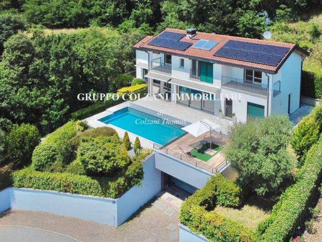 Villa Indipendente in vendita a Pusiano, Lombardia