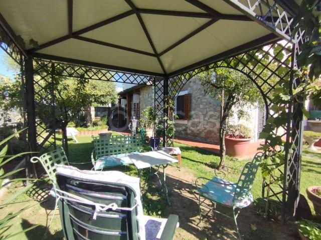 Villa Indipendente in vendita a Quarrata, Pistoia