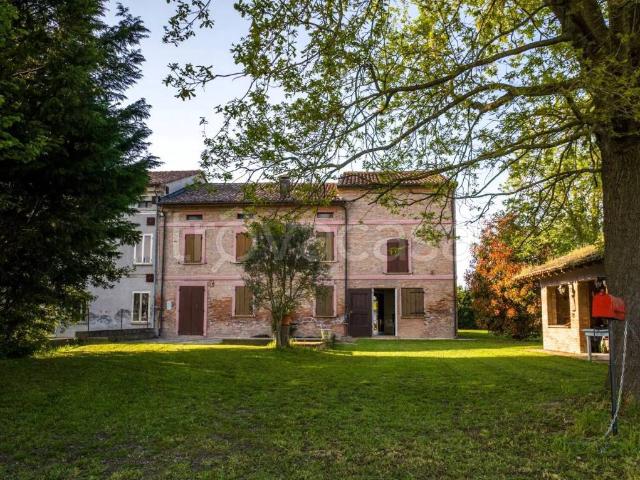 Villa Indipendente in vendita a Quistello, Lombardia