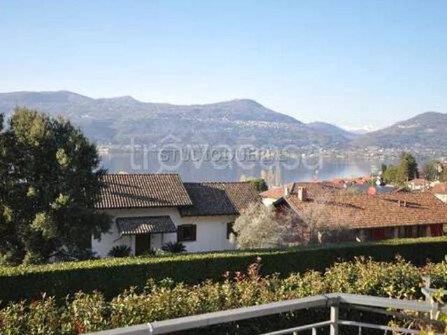 Villa Indipendente in vendita a Ranco, Lombardia