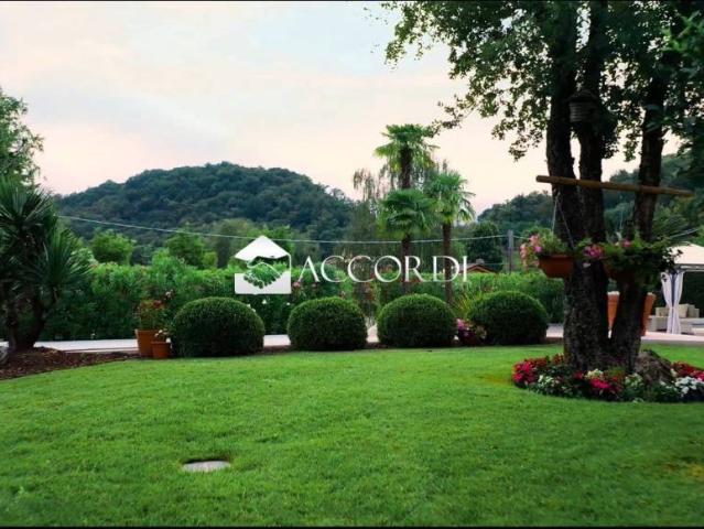 Villa Indipendente in vendita a Refrontolo, Veneto