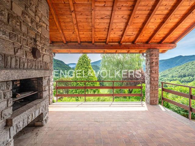 Villa Indipendente in vendita a Rezzago, Como