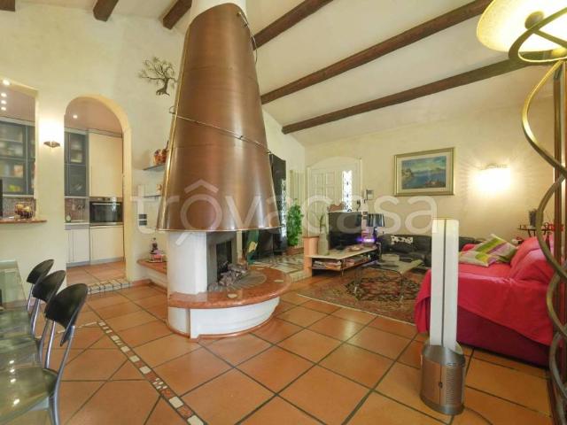 Villa Indipendente in vendita a Viserba Monte, Rimini