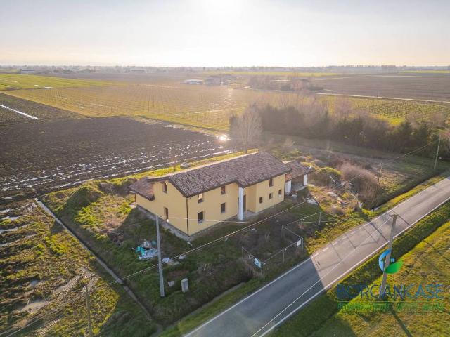 Villa Indipendente in vendita a Pianura Reggiana, Re