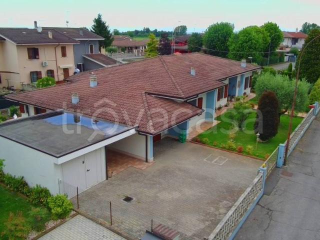 Villa Indipendente in vendita a Rodigo, Lombardia