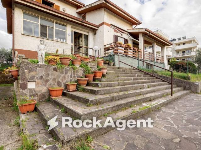 Villa Indipendente in vendita a Casale Prima Porta, Roma Capitale
