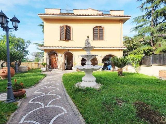 Villa Indipendente in vendita a Piano La Roma, Casoli