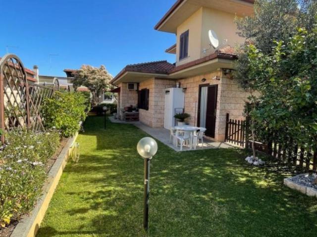 Villa Indipendente in vendita a La Roma, Casoli