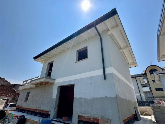 Villa Indipendente in vendita a Romentino, Novara