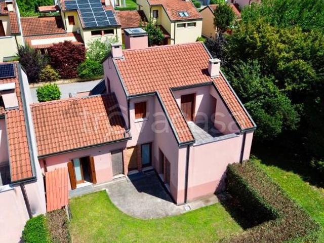 Villa Indipendente in vendita a Rosà, Veneto