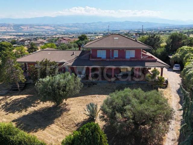 Villa Indipendente in vendita a Montepagano, Roseto degli Abruzzi