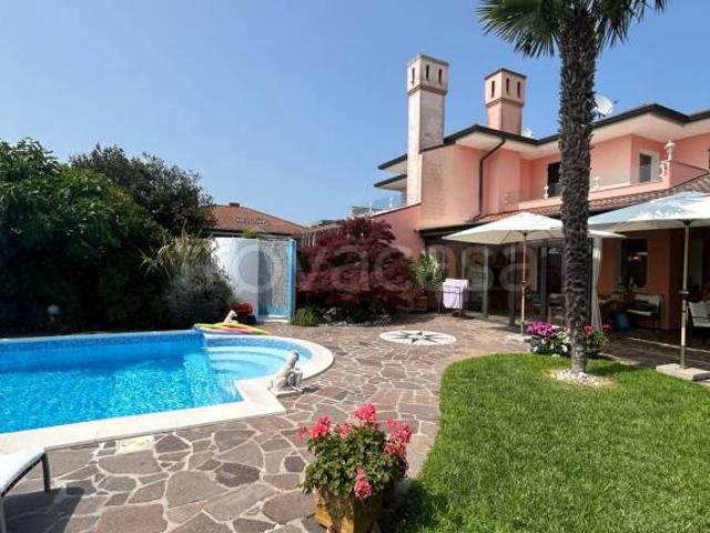 Villa Indipendente in vendita a Rosolina, Veneto
