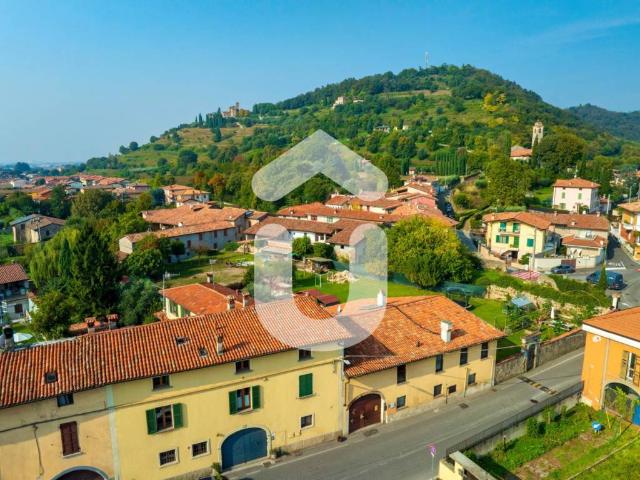 Villa Indipendente in vendita a Villaggio Famiglia, Rovato