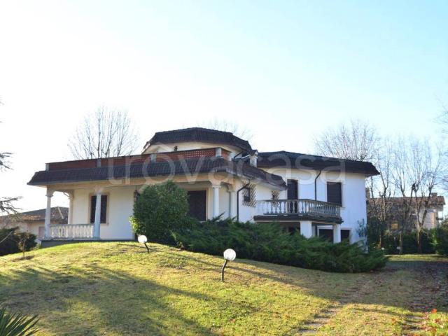 Villa Indipendente in vendita a Rovescala, Lombardia
