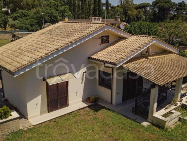 Villa Indipendente in vendita a Monte Caminetto, Roma Capitale