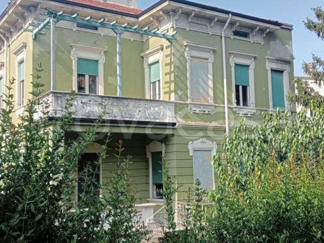 Villa Indipendente in vendita a Salsomaggiore Terme, Reggio Emilia