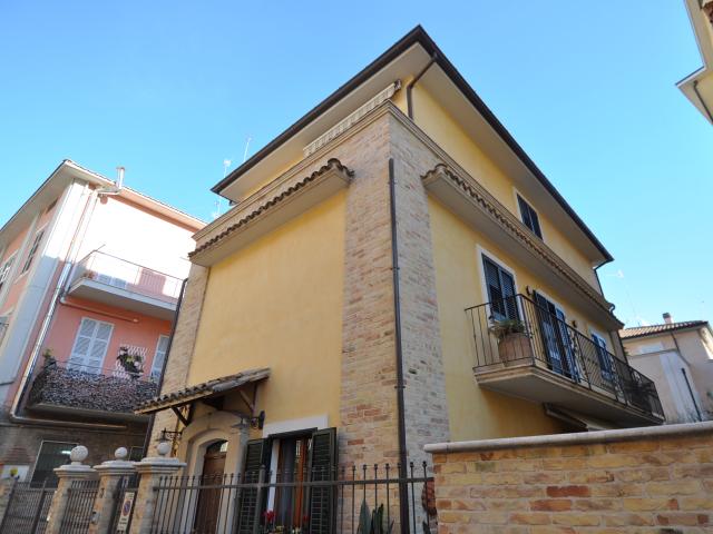 Villa Indipendente in vendita a Albula centro, Marche