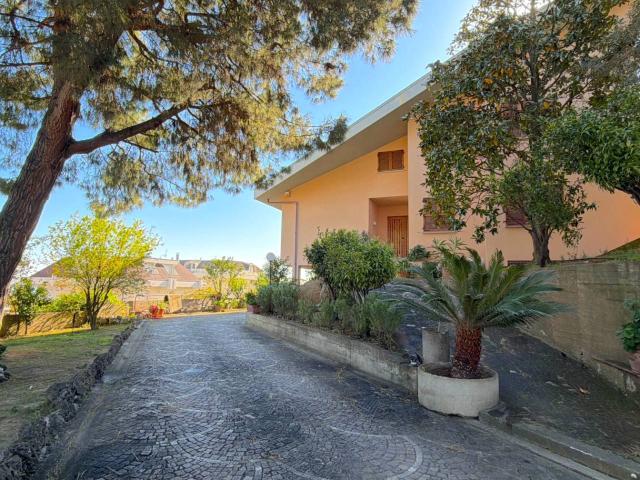 Villa Indipendente in vendita a Paese Alto, Marche