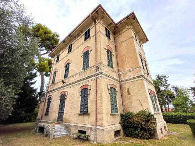 Villa Indipendente in vendita a Santa Lucia, Marche