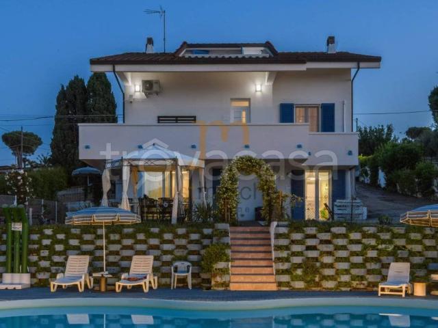 Villa Indipendente in vendita a San Cristoforo, San Costanzo