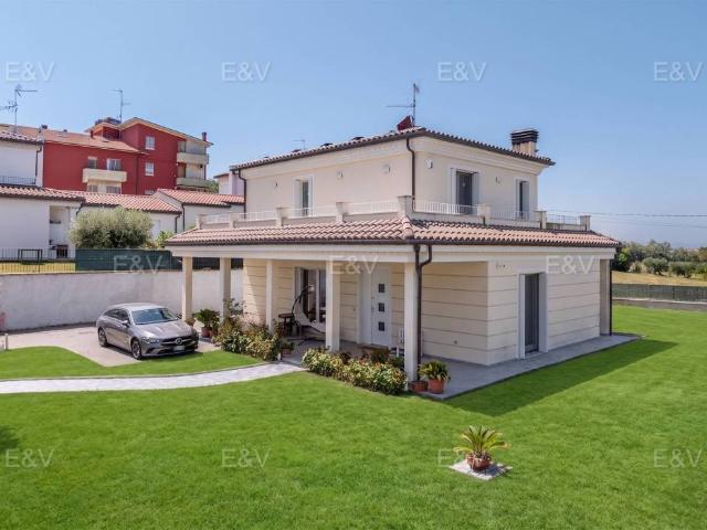 Villa Indipendente in vendita a Marche, Pesaro E Urbino