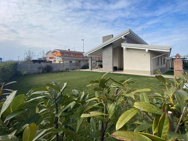Villa Indipendente in vendita a Unione Comuni Modenesi Area Nord, San Felice Sul Panaro