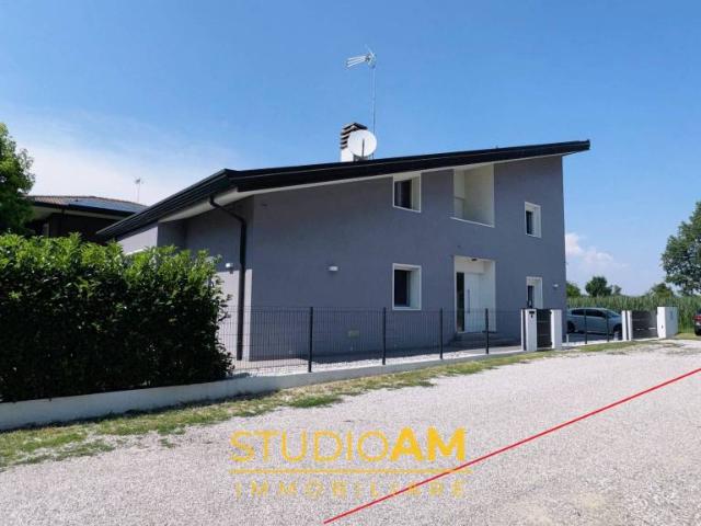 Villa Indipendente in vendita a Casarsa Della Delizia, Friuli-Venezia Giulia